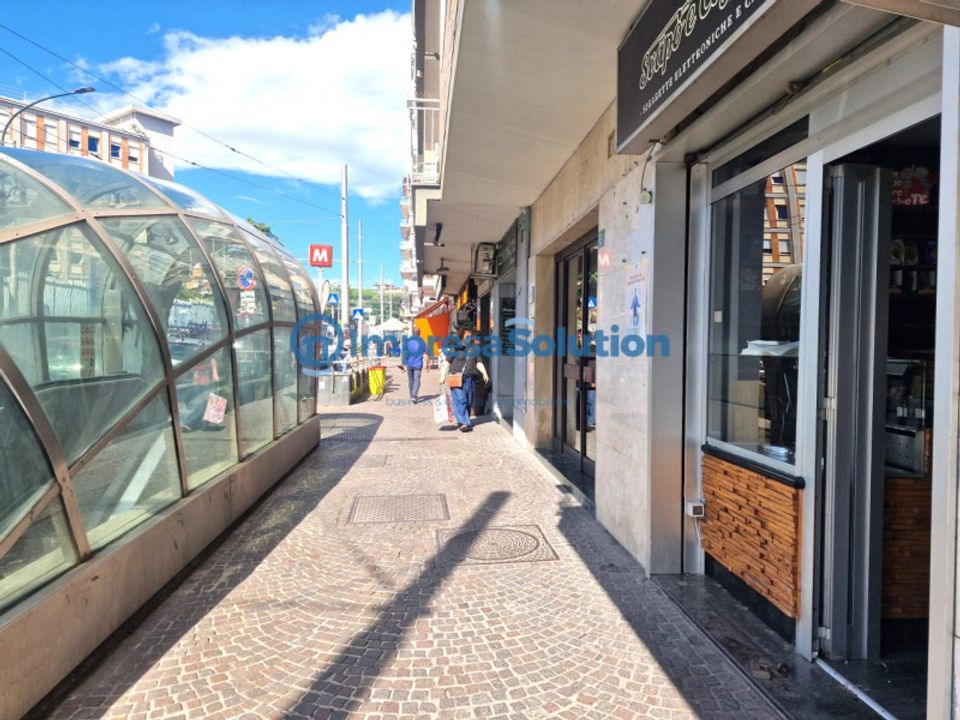 Erhvervsejendom i Naples, Naples - foto 1