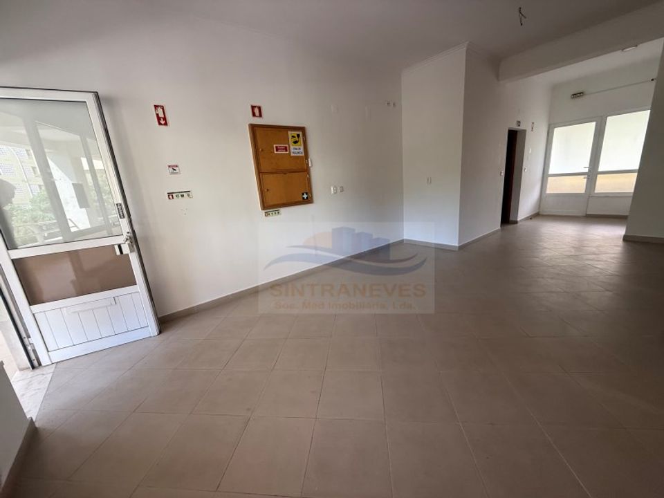 Erhvervsejendom i Amadora, Lisbon - foto 3