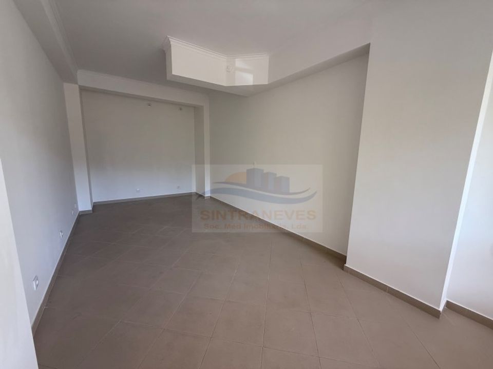 Erhvervsejendom i Amadora, Lisbon - foto 4