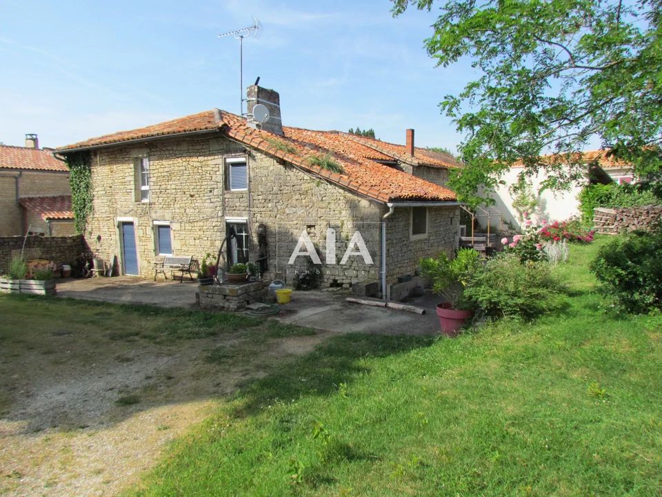 Landejendom i Nanteuil-en-Vallee, Charente - foto 1