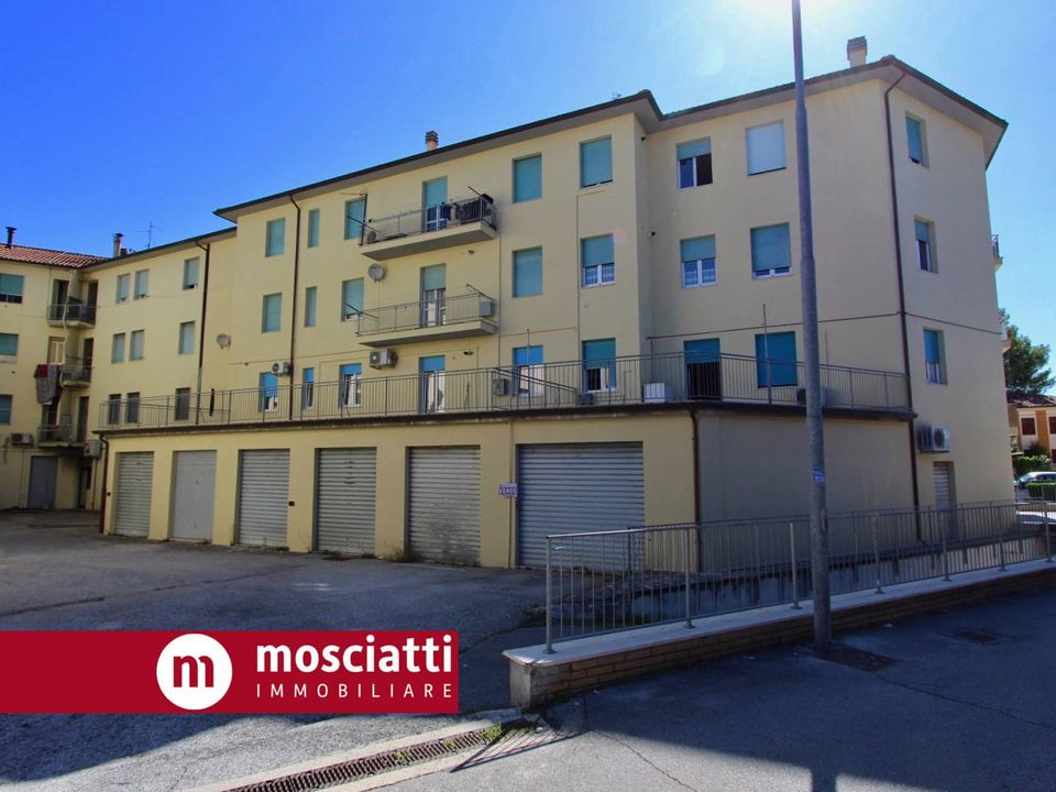 Parkeringsplads i Matelica, Macerata - foto 1