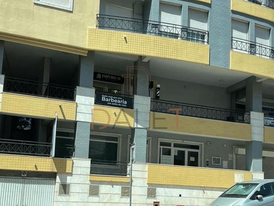 Erhvervsejendom i Amadora, Lisbon - foto 1