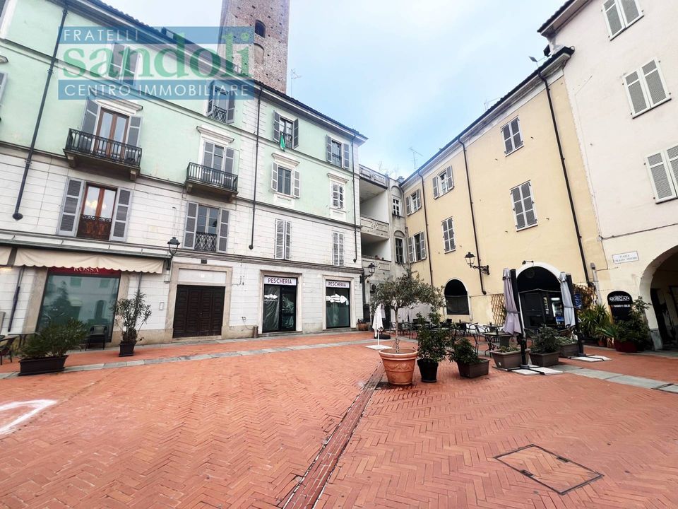 Commercial property in Vercelli, Vercelli - photo 1