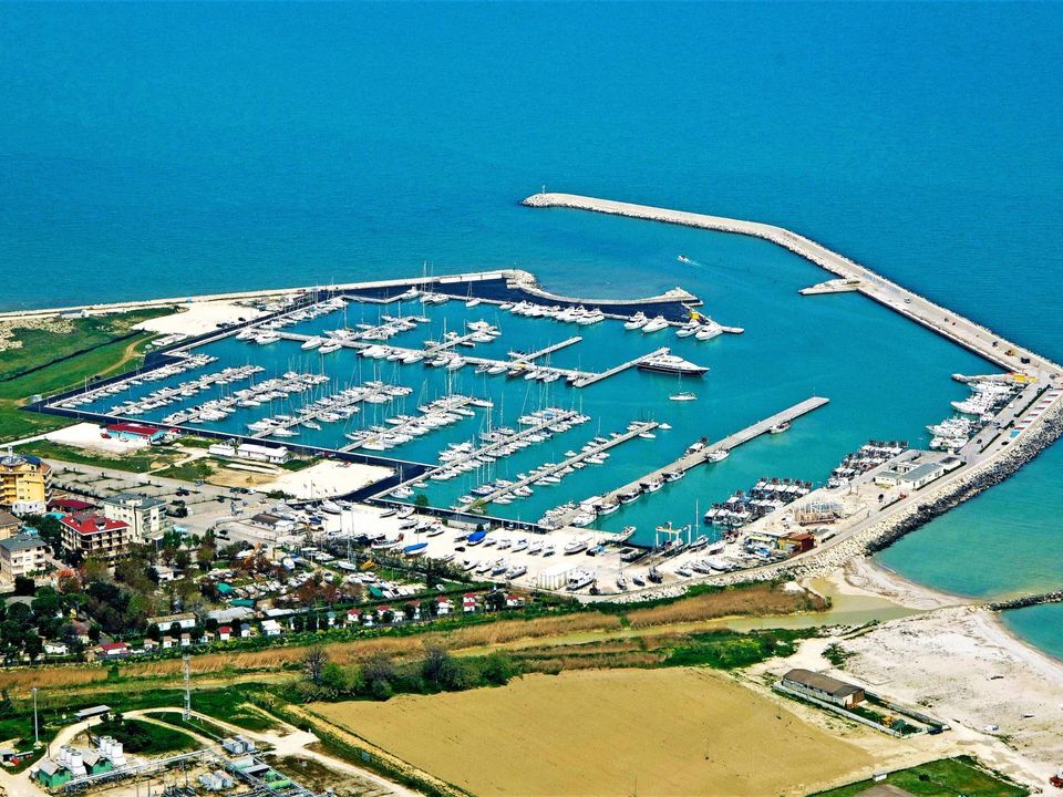 Parkeringsplads i Porto San Giorgio, Fermo - foto 2