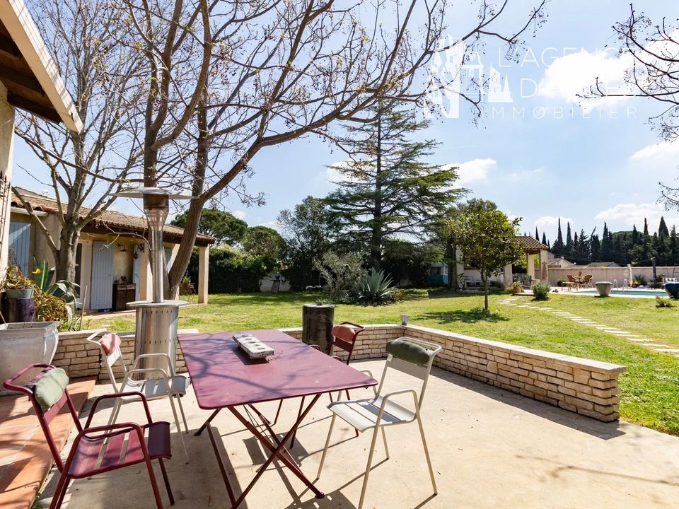 Villa en Arles, Bouches-du-Rhone - foto 1