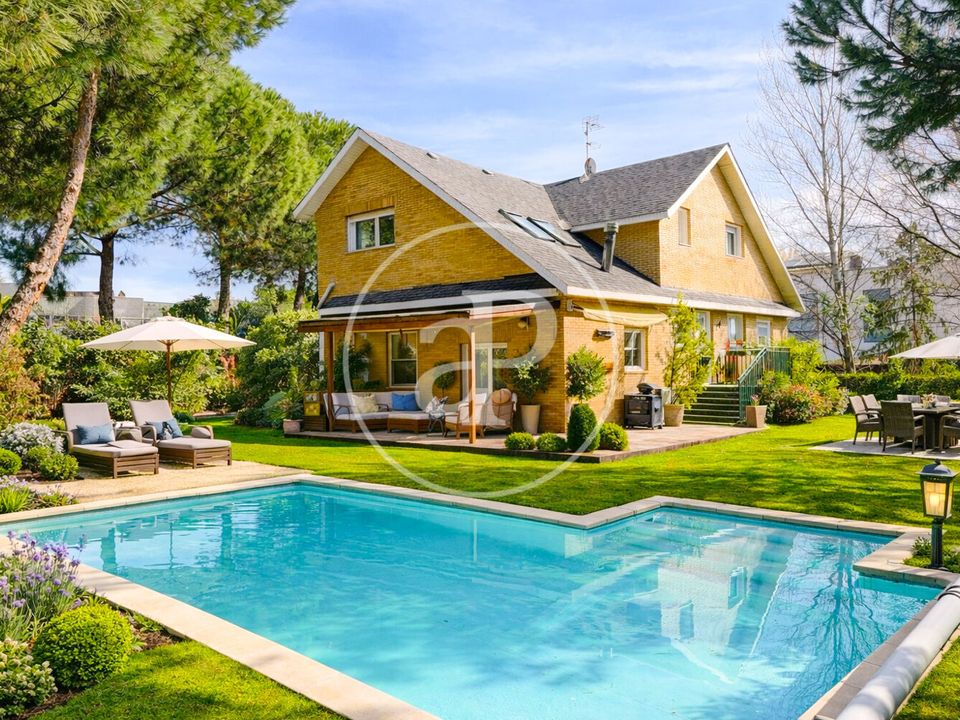 Villa i Las Rozas De Madrid, Madrid - foto 1
