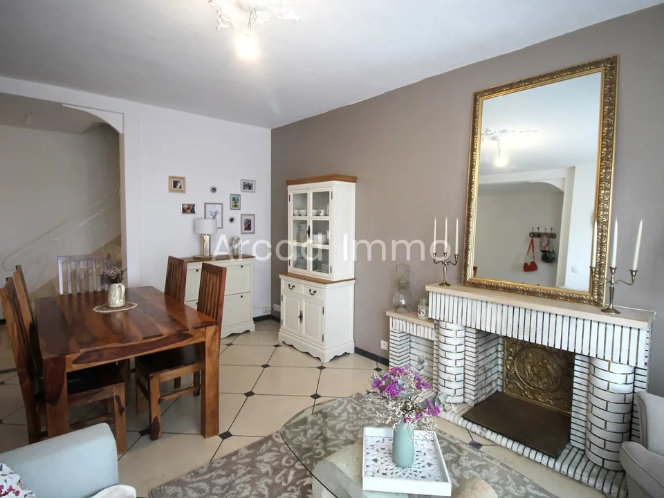 Landsbyhus i Montignac-de-Lauzun, Lot-et-Garonne - foto 1
