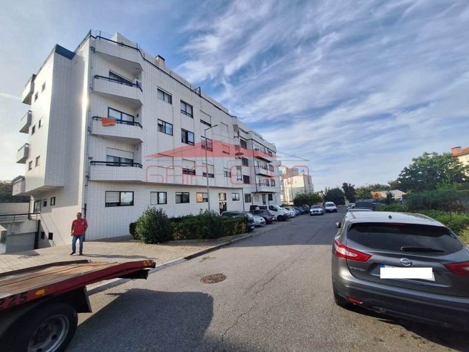 Parkeringsplads i Oliveira do Douro, Porto - foto 1