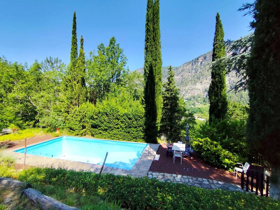 Villa en Touët-sur-Var, Alpes-Maritimes - foto 3