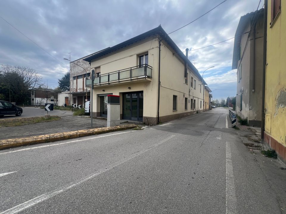 L'establiment comercial a Ravarino, Modena - foto 3