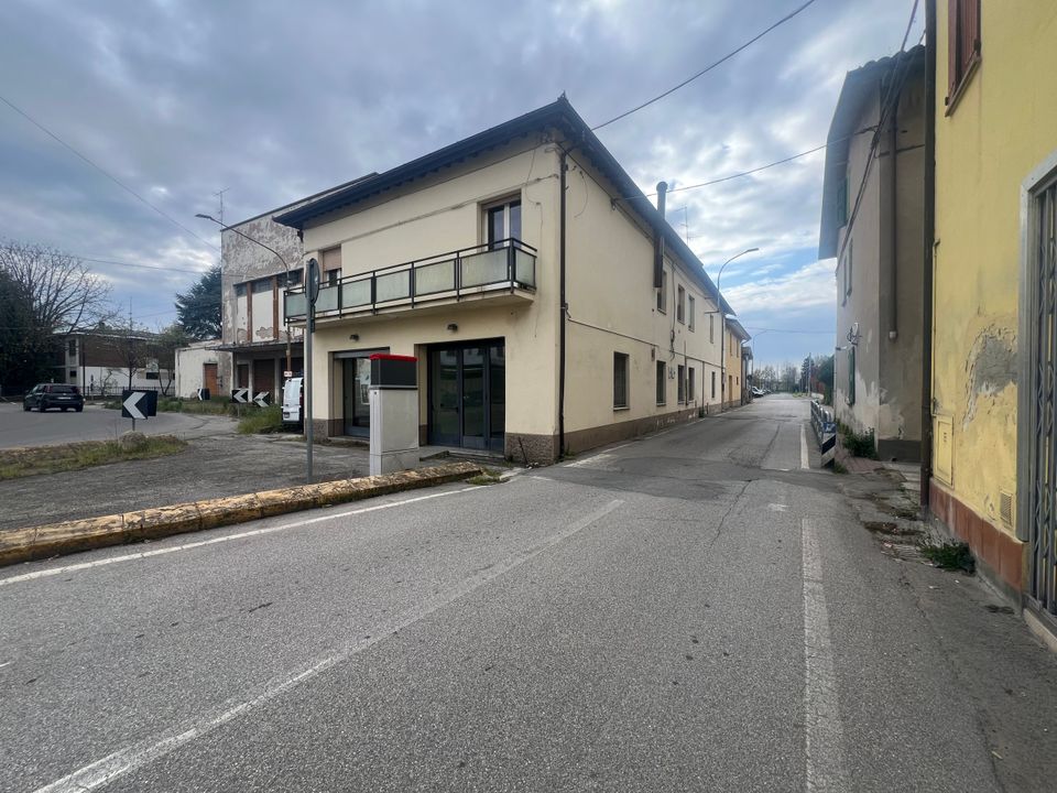 L'establiment comercial a Ravarino, Modena - foto 4