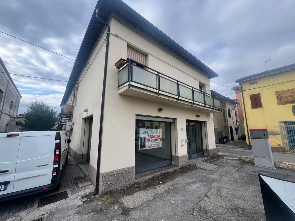 L'establiment comercial a Ravarino, Modena - foto 5
