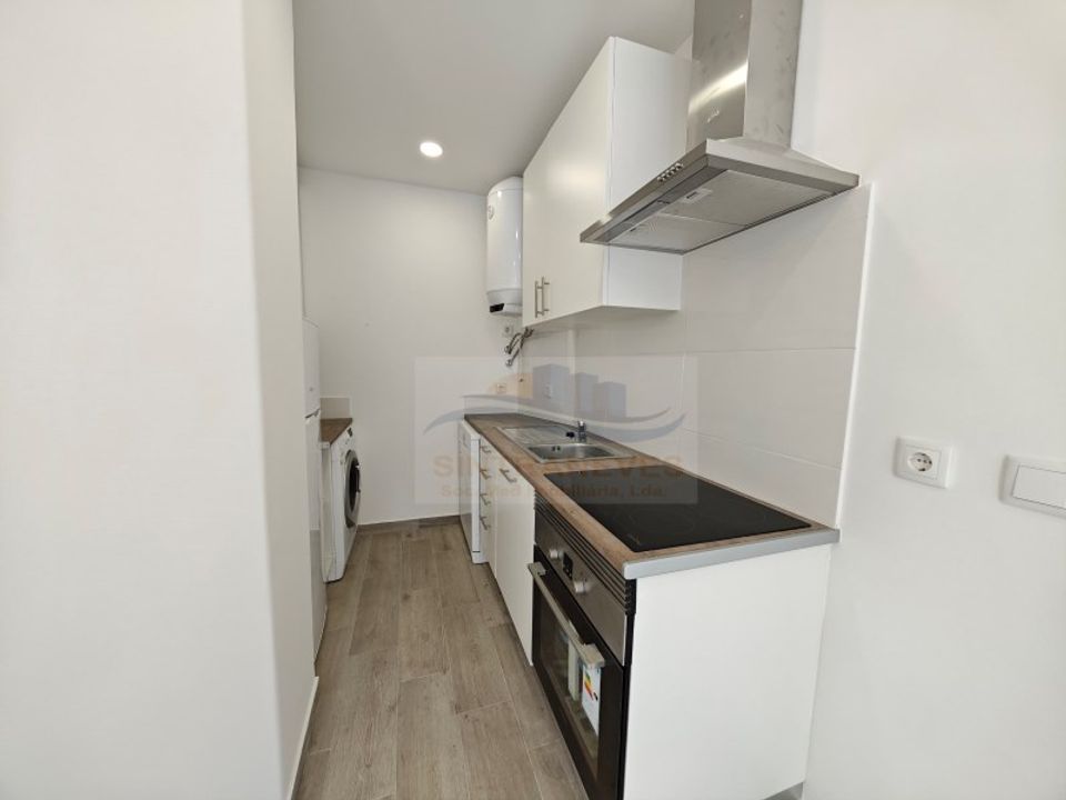 Erhvervsejendom i Amadora, Lisbon - foto 1