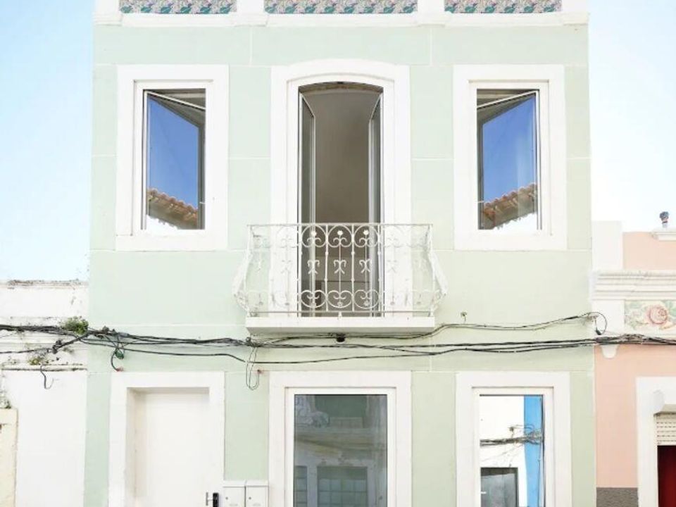Commercial property in Setubal, Setubal - photo 1