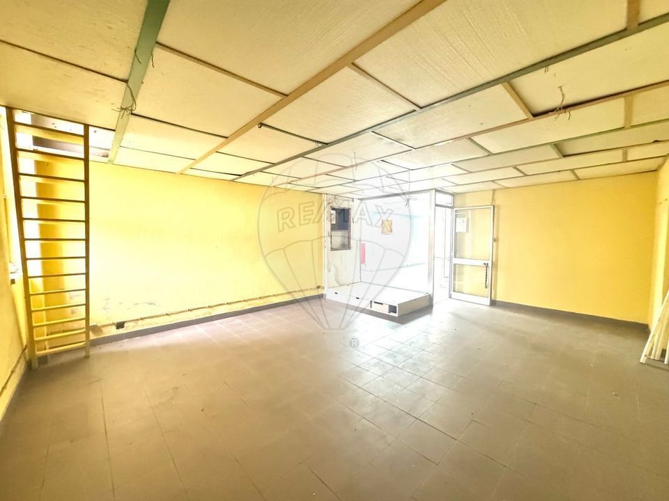 Erhvervsejendom i Vialonga, Lisbon - foto 1