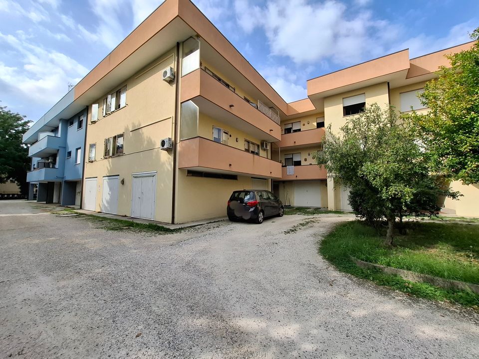 Garage i Rovigo, Rovigo - foto 1