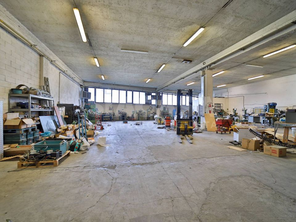 Erhvervsejendom i Brugherio, Monza and Brianza - foto 1