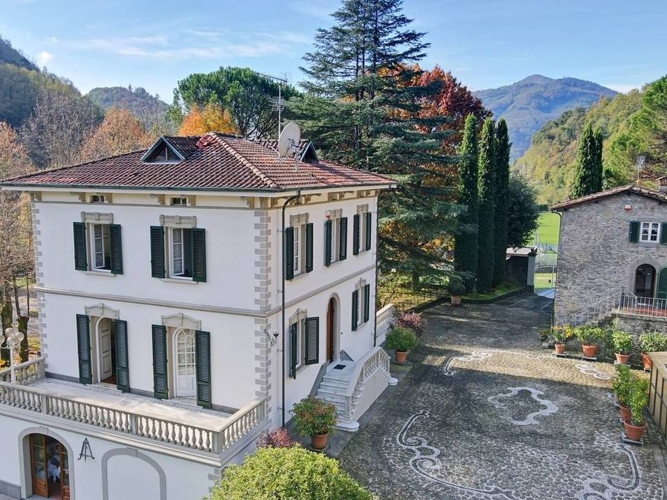 Villa i Bagni di Lucca, Lucca - bilde 1