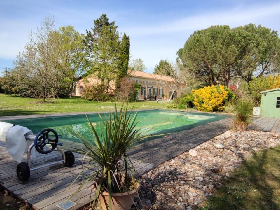 Villa i Saint-Seurin-sur-l'Isle, Gironde - bilde 1