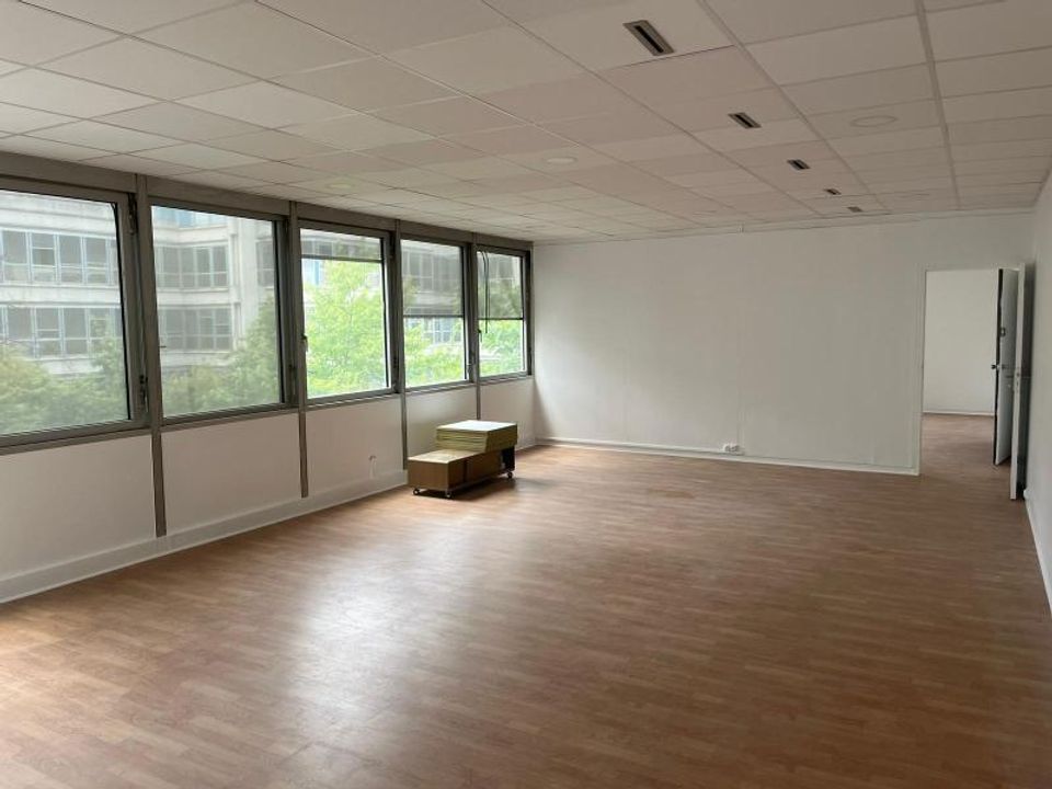 Erhvervsejendom i Noisy-le-Grand, Seine-Saint-Denis - foto 4