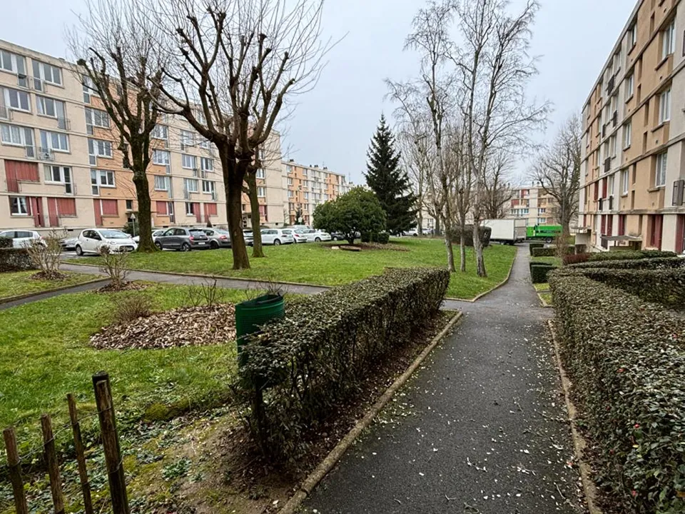 Lejlighed i Noisy-le-Grand, Seine-Saint-Denis - foto 1