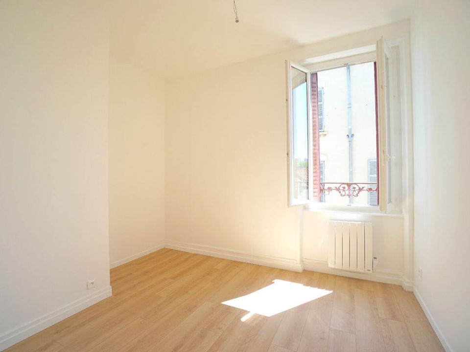 Lejlighed i Saint-Fons, Rhone - foto 1
