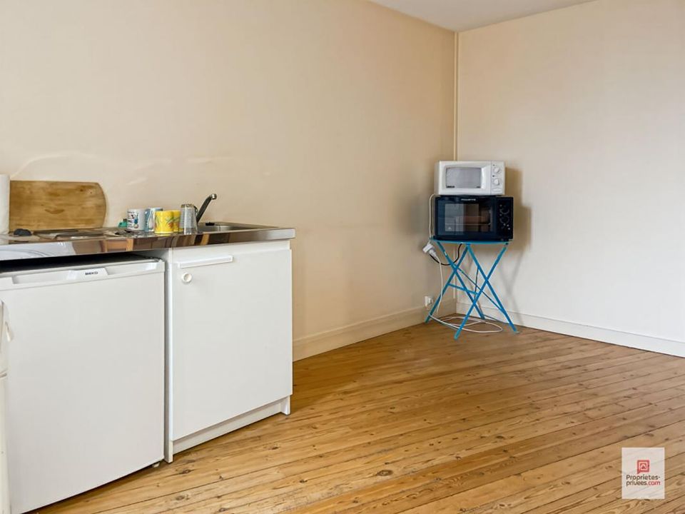 Commercial property in La Flèche, Sarthe - photo 5