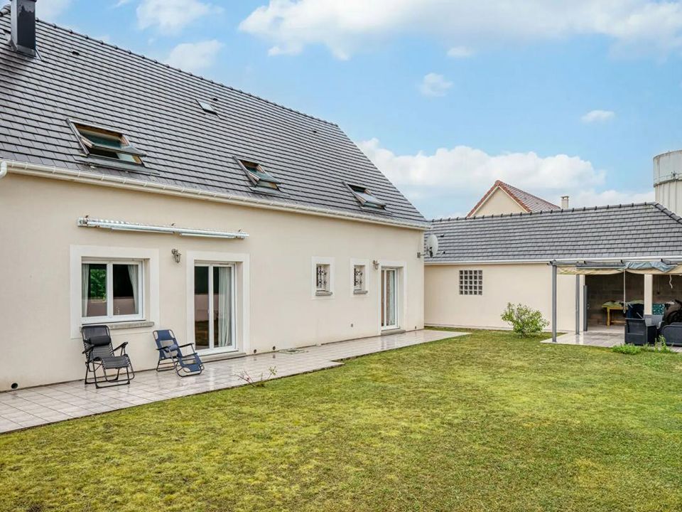 Villa i Saint-Étienne-du-Rouvray, Seine-Maritime - foto 1