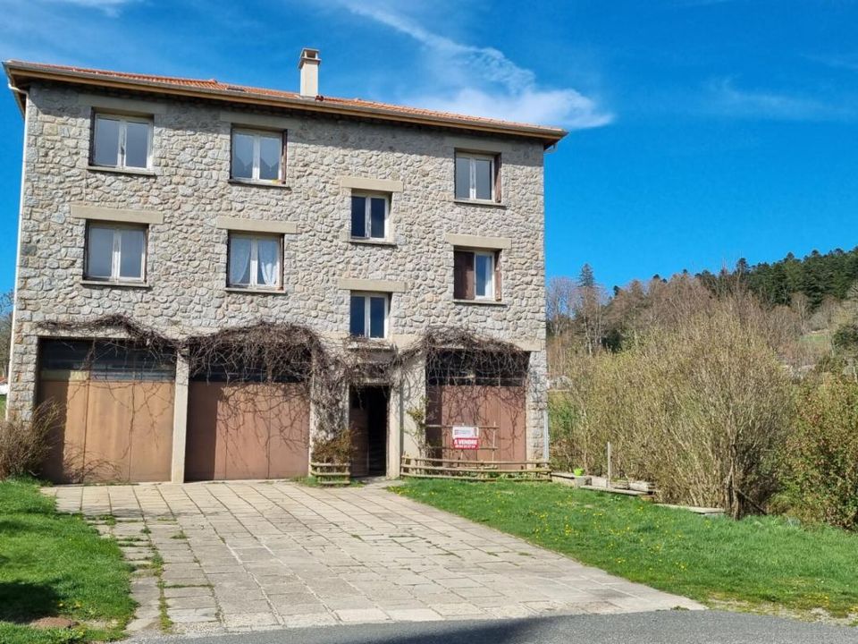 Villa i Saint-Regis-du-Coin, Loire - foto 1