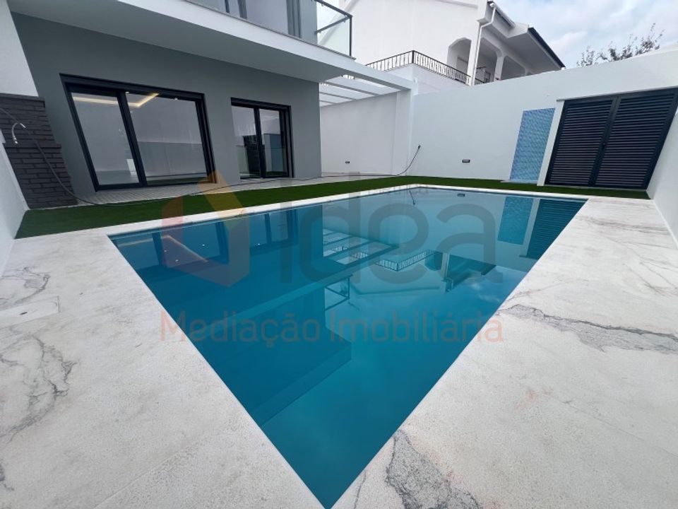 Byhus i Fernao Ferro, Setubal - foto 1