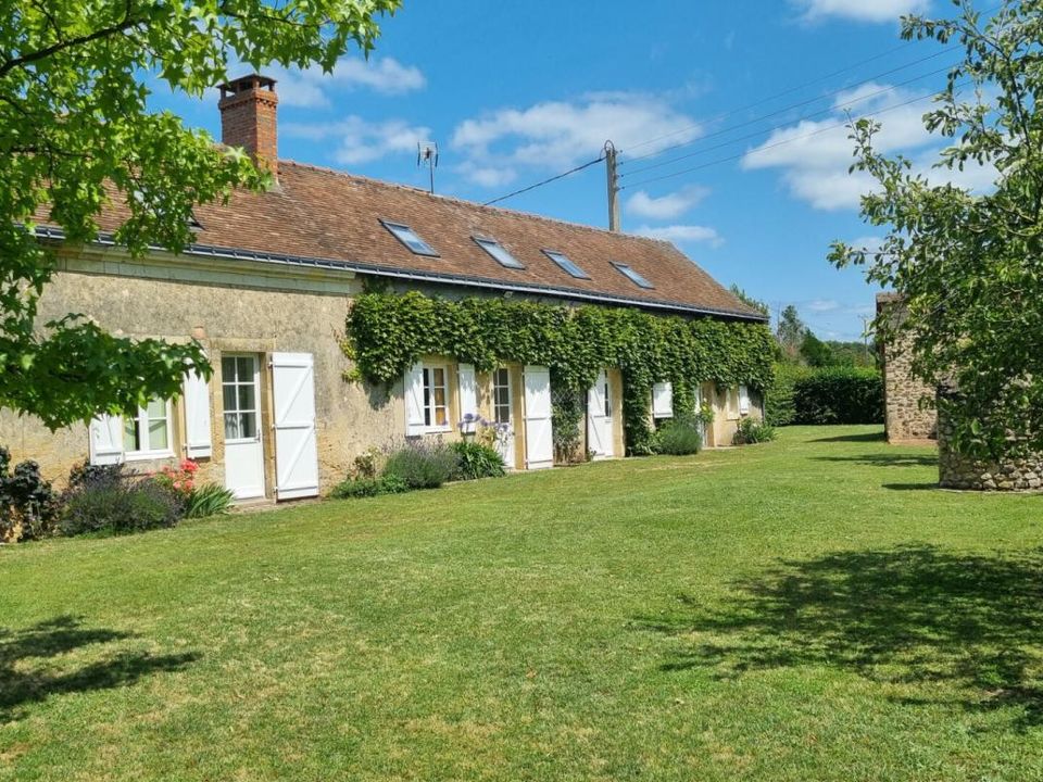 Villa in Bazouges-sur-le-Loir, Sarthe - photo 1