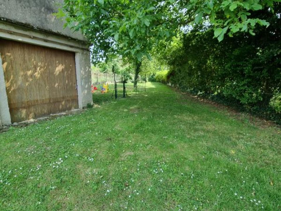 Parkeringsplads i Lorris, Loiret - foto 1