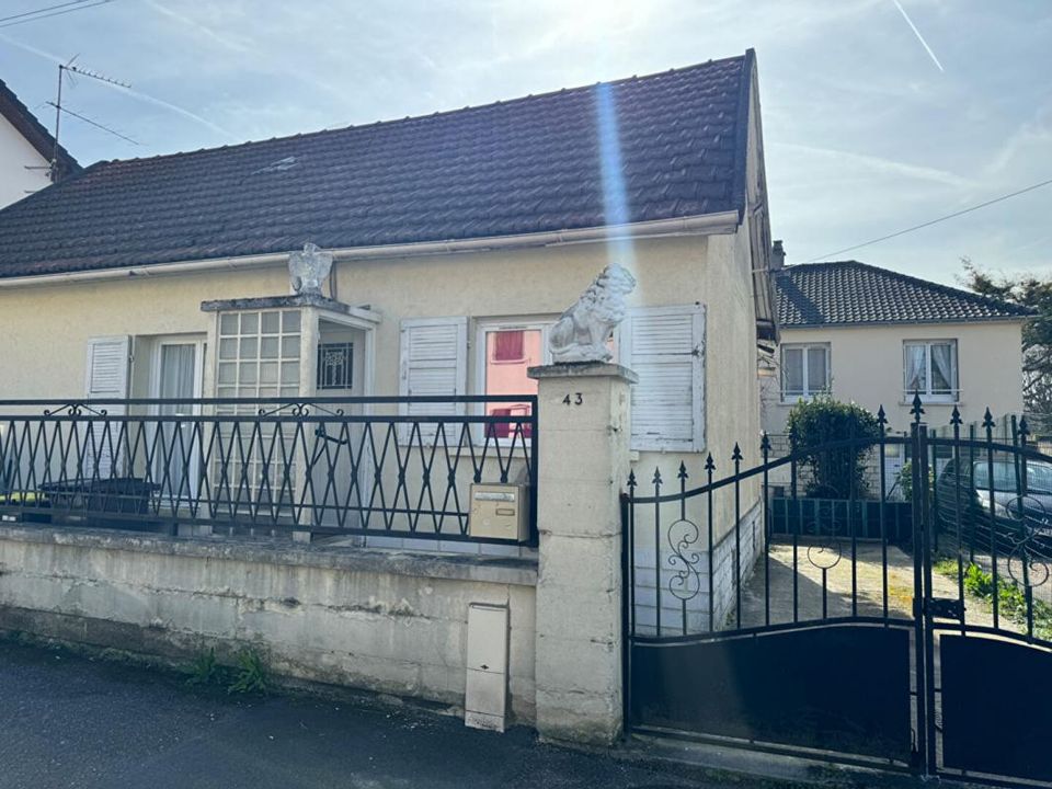 Villa i Stains, Seine-Saint-Denis - bilde 1