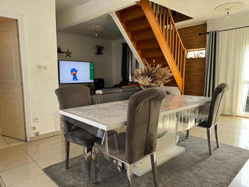 Villa i Stains, Seine-Saint-Denis - bilde 2