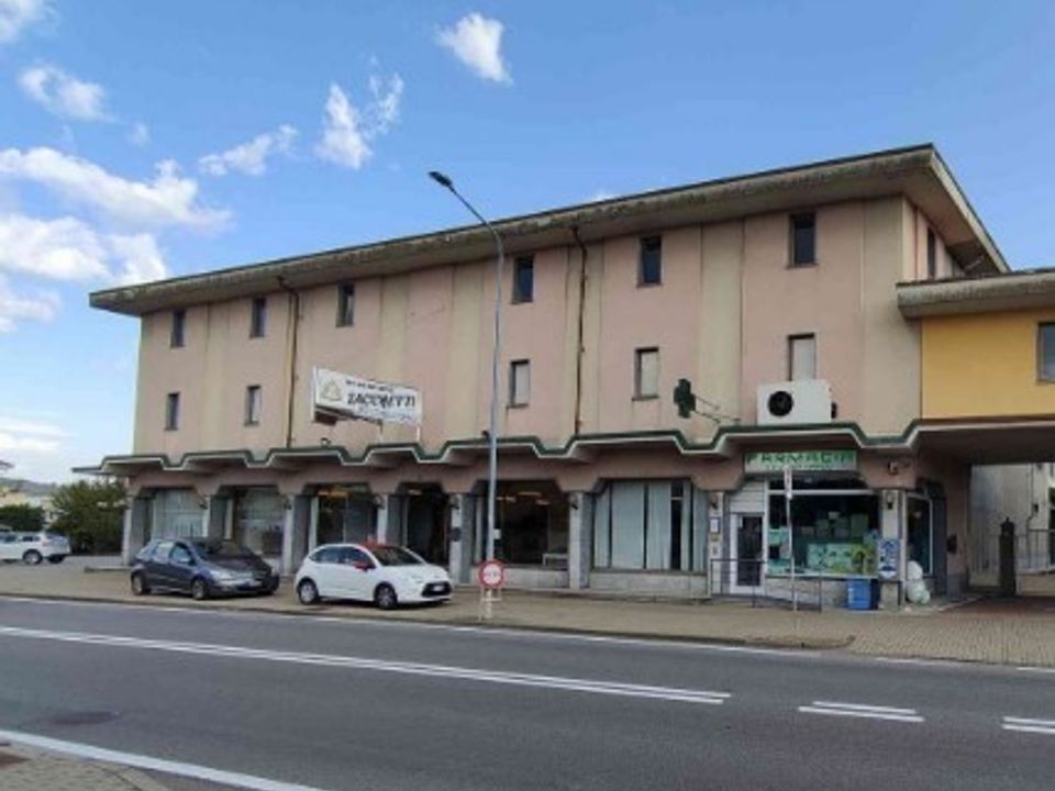 Erhvervsejendom i Gattinara, Vercelli - foto 1