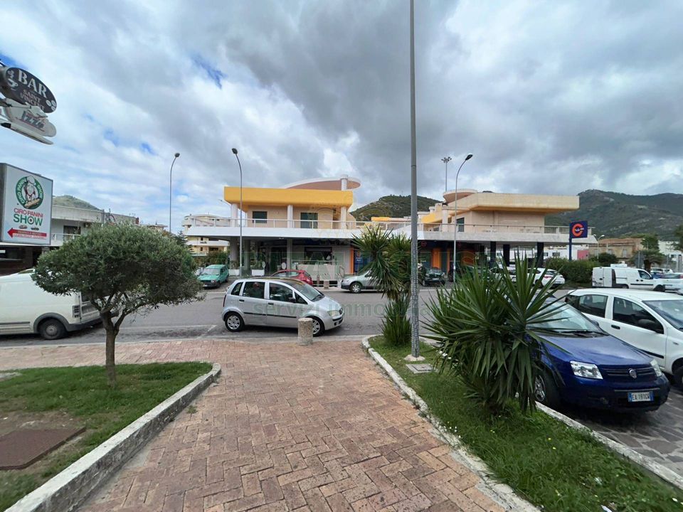 Erhvervsejendom i Mercato San Severino, Salerno - foto 1