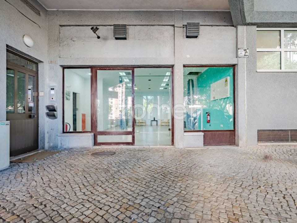 Erhvervsejendom i Alges, Lisbon - foto 1