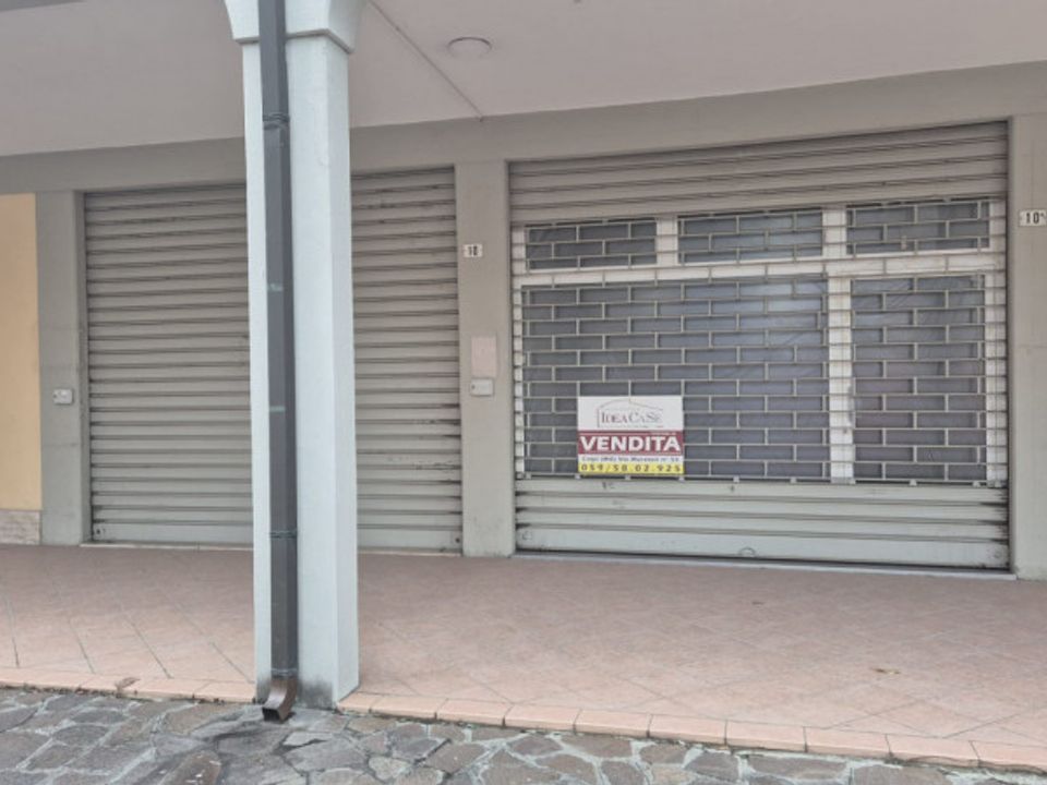 Erhvervsejendom i Novi di Modena, Modena - foto 1