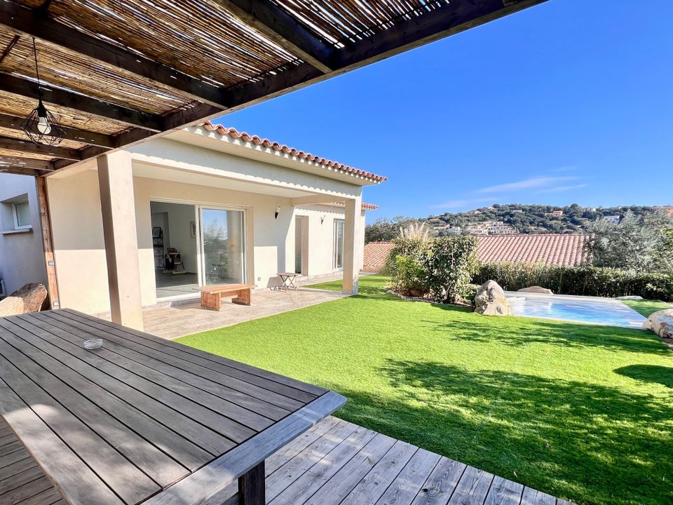 Villa i Ste.-Lucie-de Porto-Vecchio, Corse-du-Sud - foto 1