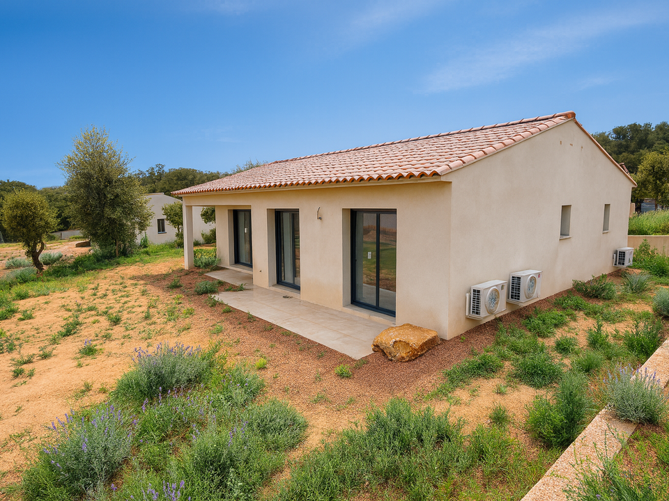 Villa i Ste.-Lucie-de Porto-Vecchio, Corse-du-Sud - foto 1