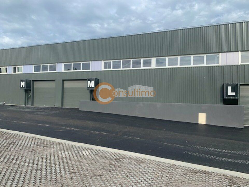 Commercial property in Beychac-et-Caillau, Gironde - photo 1