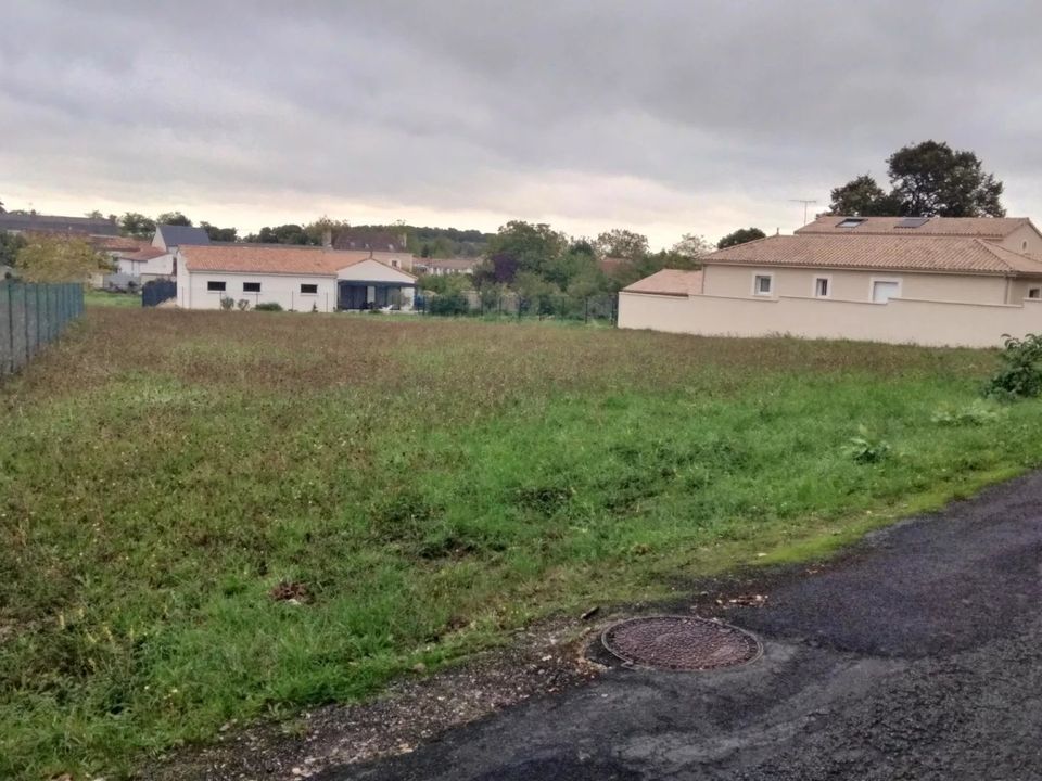 Helårsgrund i Neuville-de-Poitou, Vienne - foto 1