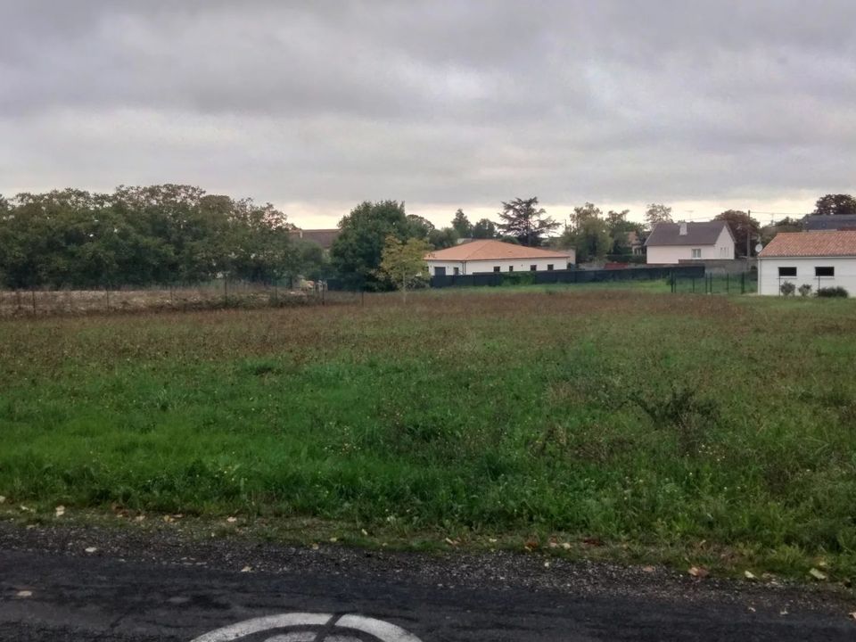Helårsgrund i Neuville-de-Poitou, Vienne - foto 3