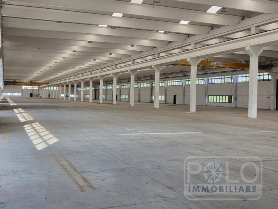 L'establiment comercial a Crevalcore, Bologna - foto 1