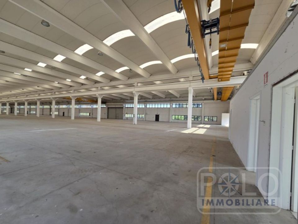 L'establiment comercial a Crevalcore, Bologna - foto 5