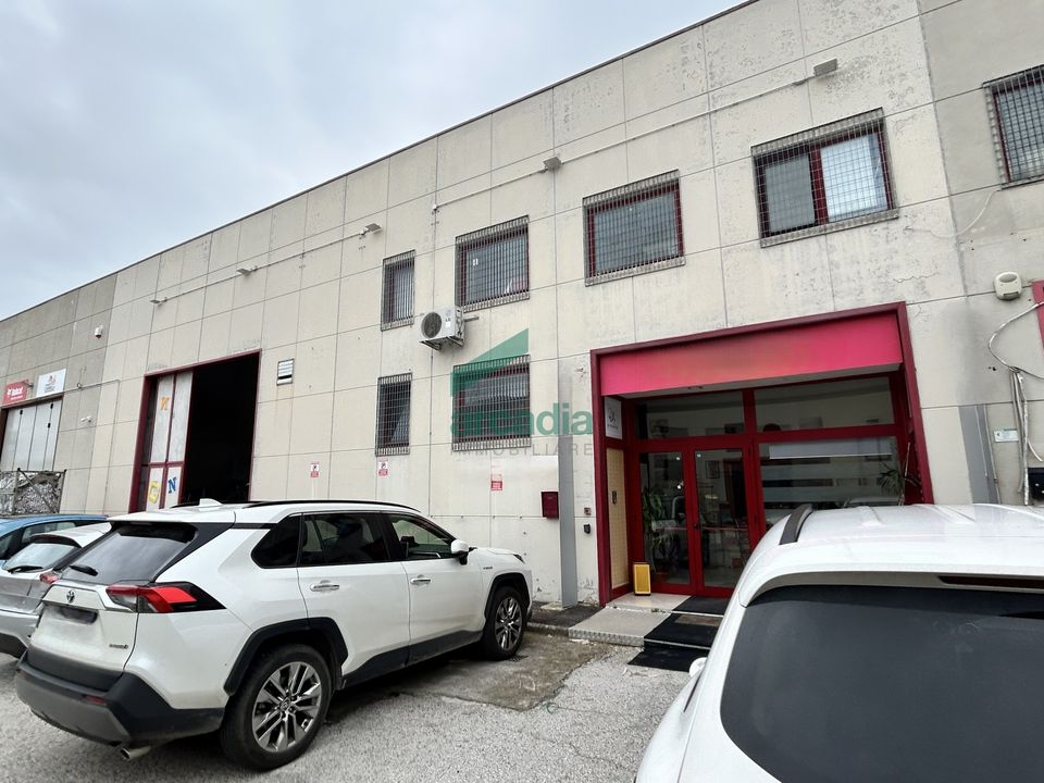 Erhvervsejendom i Modugno, Bari - foto 1