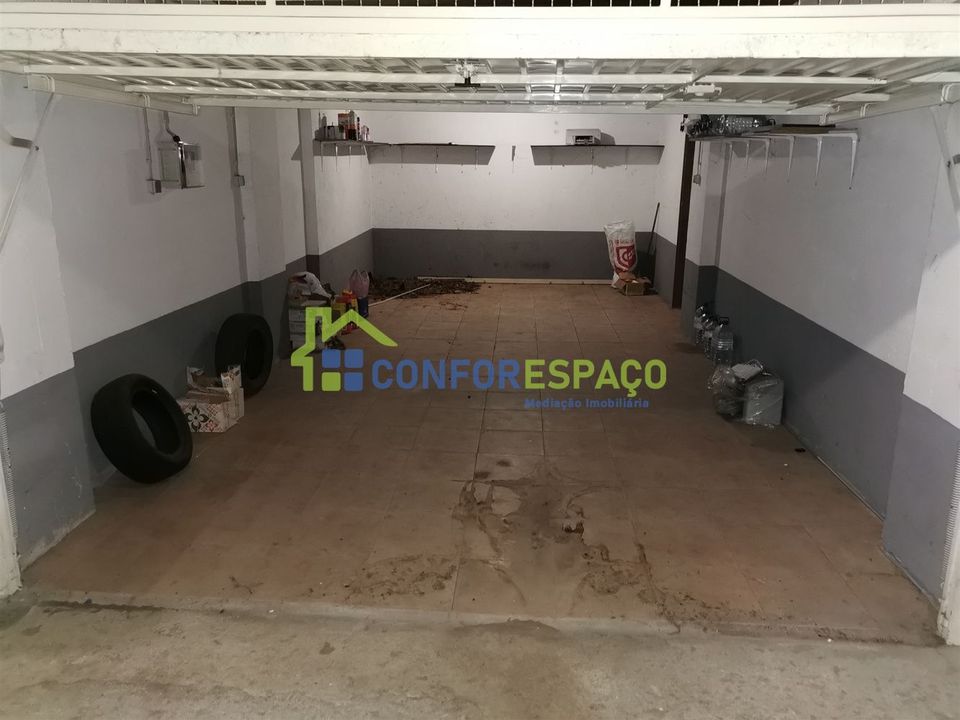 Garage i Castelo Branco, Castelo Branco - foto 1