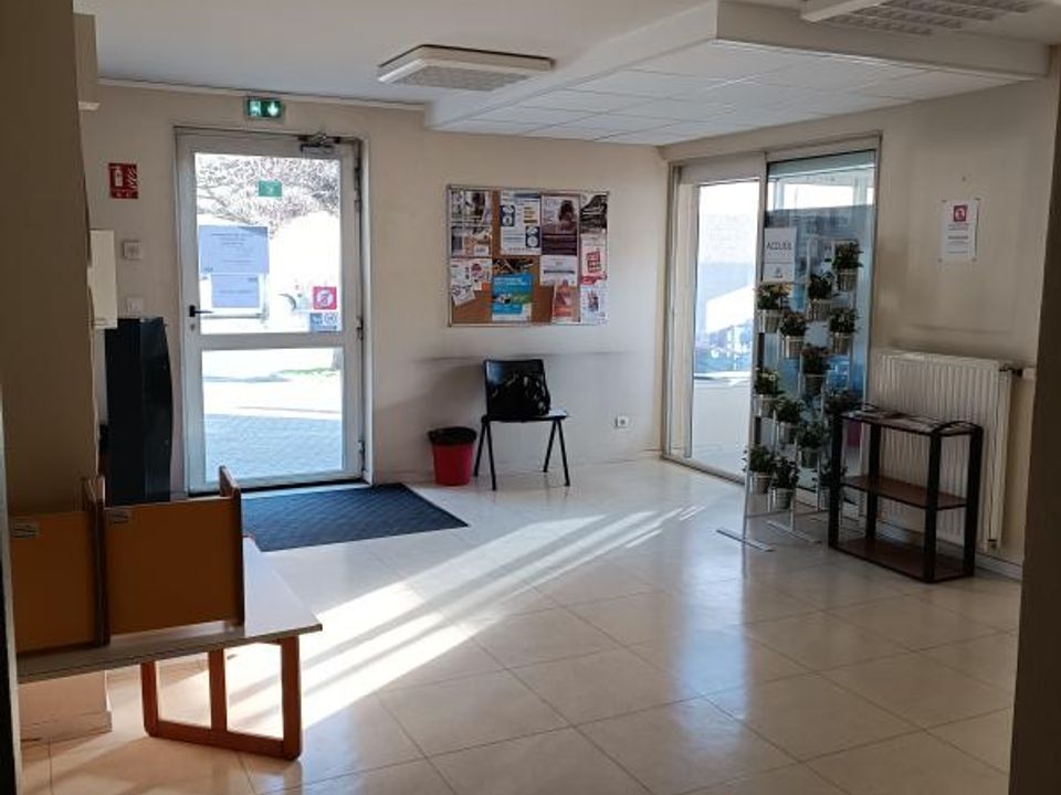 Commercial property in Trévoux, Ain - photo 3