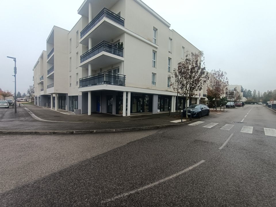 Erhvervsejendom i Charnay-les-Macon, Saone-et-Loire - foto 1
