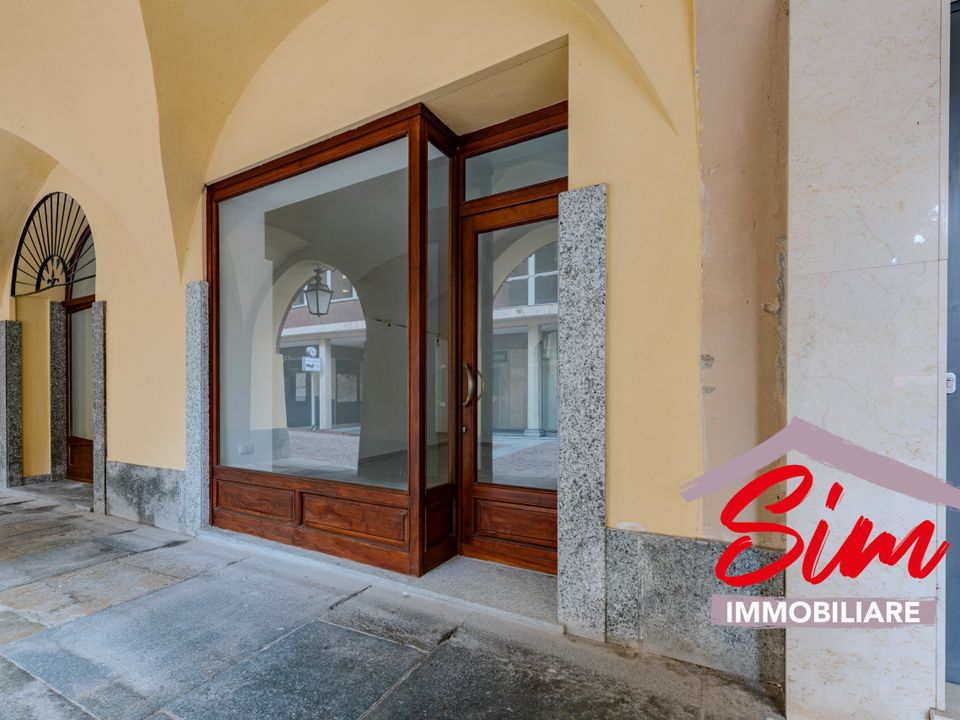 Commercial property in Trino, Vercelli - photo 1